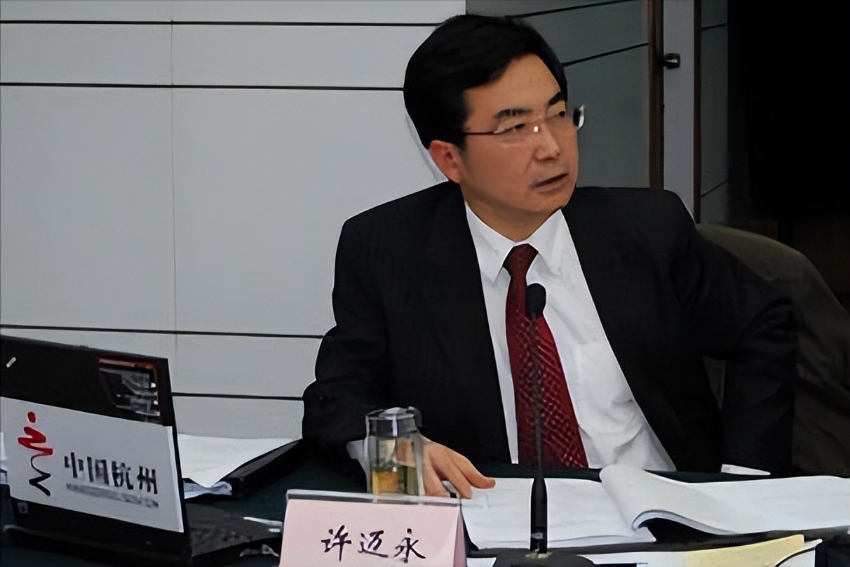 "三多"贪官许迈永,捞金2亿多,坐拥数套房产,酷爱制服诱惑