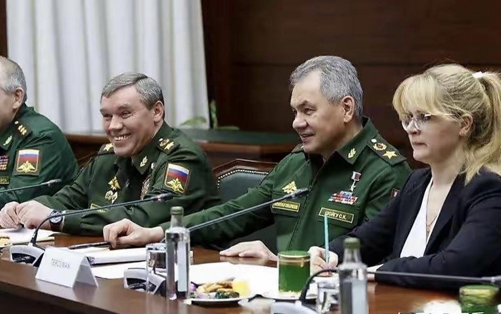 明年三月,绍伊古和格拉西莫夫,可能会被一起换掉