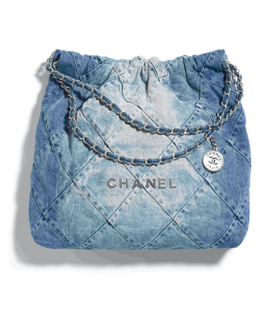 香奈儿chanel 22包的巴黎邂逅!黑白色早抢翻,丹宁布款随性优雅