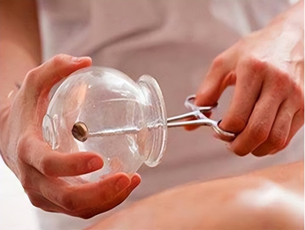 拔罐真的能治病?拔出来黑,紫,青,红各色的罐印都说明什么?