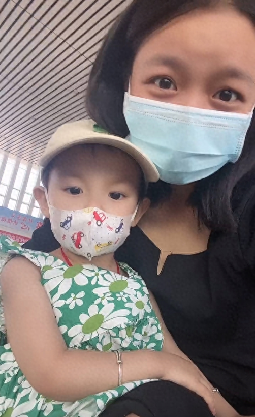 回顾17岁结婚18岁生女19岁丧夫被赶出家门这个女孩太惨了