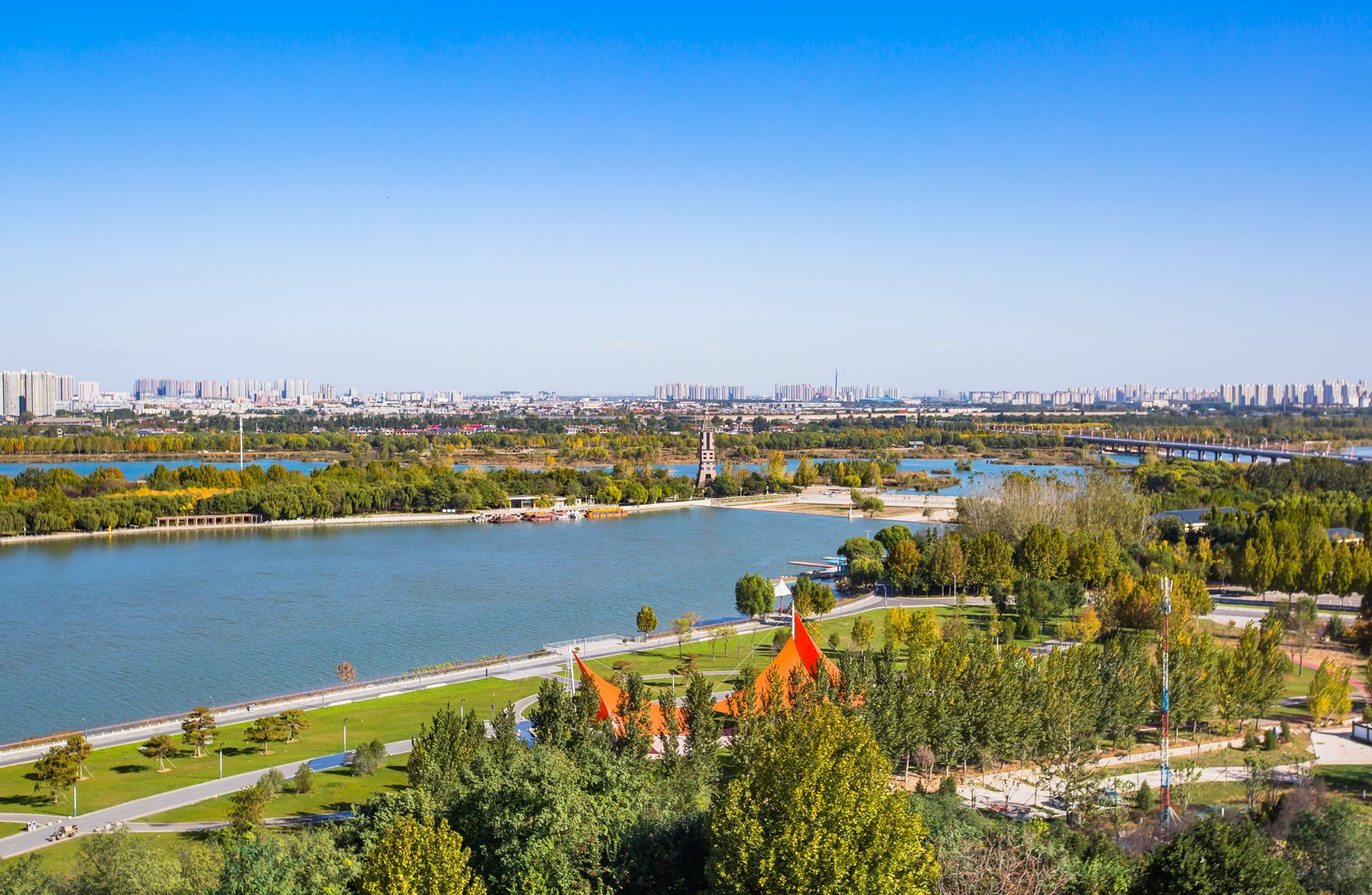 石家庄太平河片区,这里有知名桥和卧虎山公园,还能俯瞰城市美景
