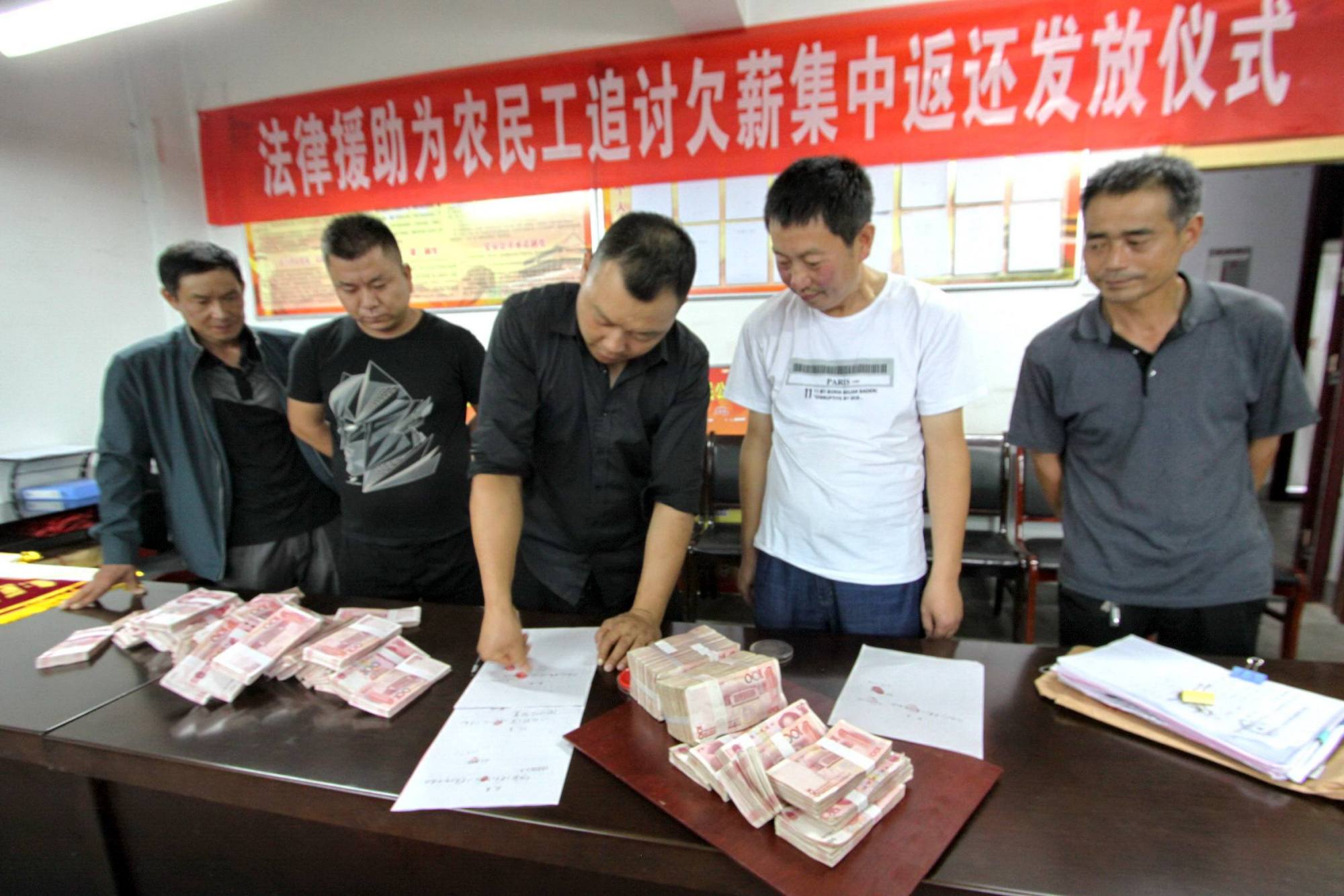 为何不走法律途径要工资?农民工说出实情