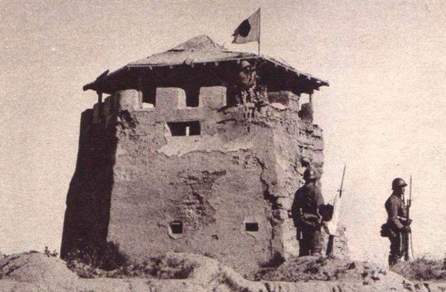 影视剧中的日军炮楼都装备探照灯,旧中国那么穷,日本人到哪接电