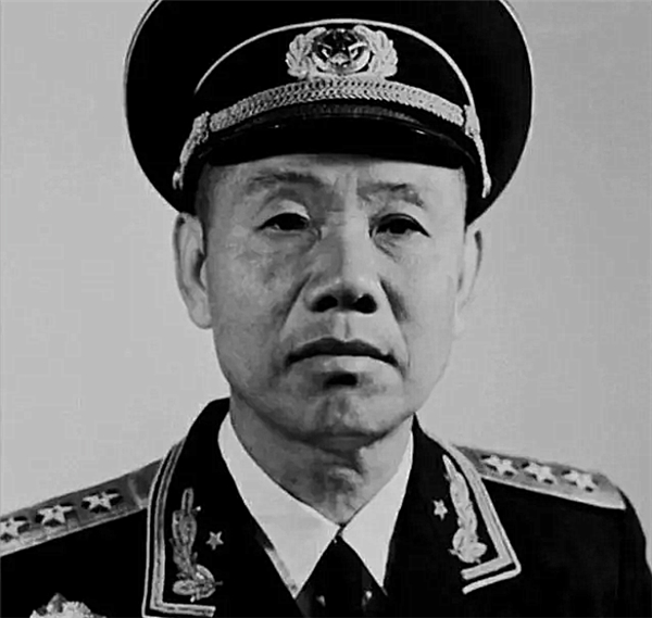 开国上将王宏坤,曾被称为"赌神",却棋错一步,被撤销职务