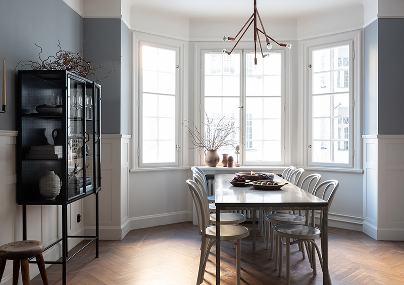 漂亮的公寓,在房子里用冷色调