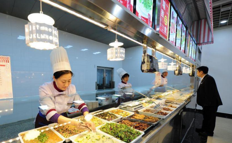 深圳大学食堂走红,整体风格阴森恐怖,学生直言吃饭像是在渡劫