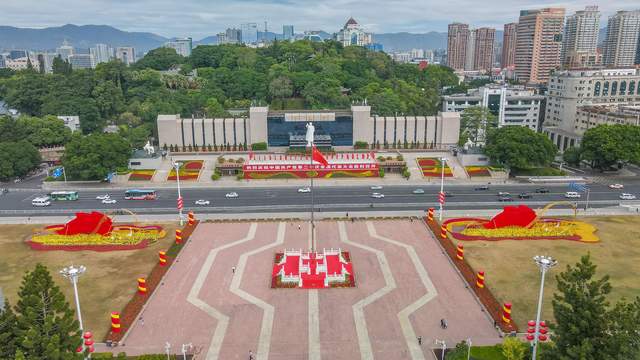 福州的地标式建筑,五一广场,是市民晨运和跑步的圣地