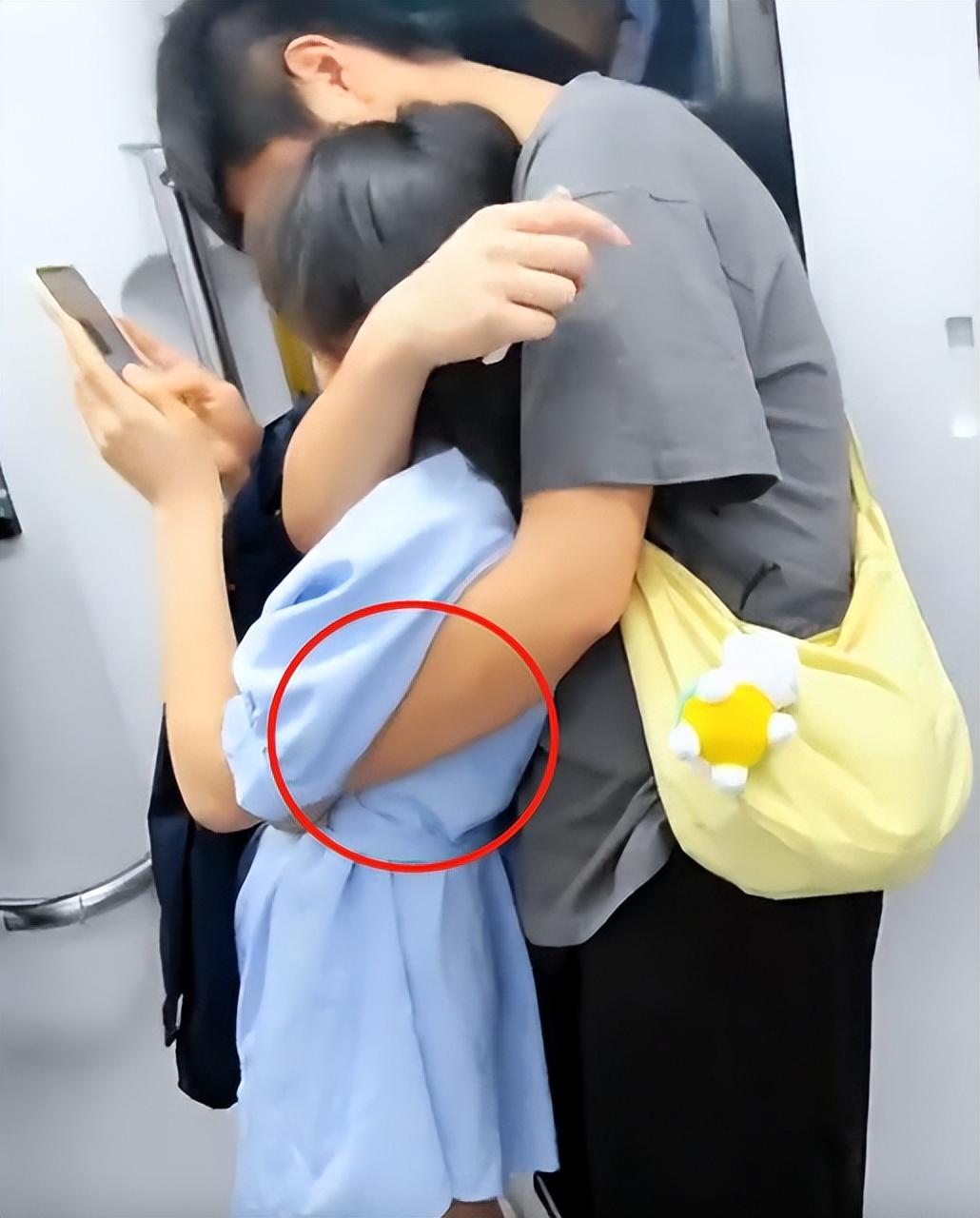 "  大妈听闻后直