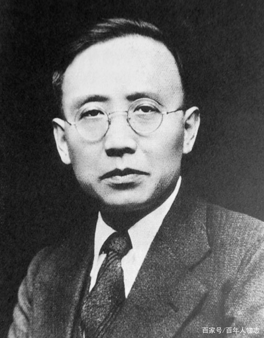 59年毛主席登庐山写了首诗，郭沫若看后给主席写信：这诗有点瑕疵