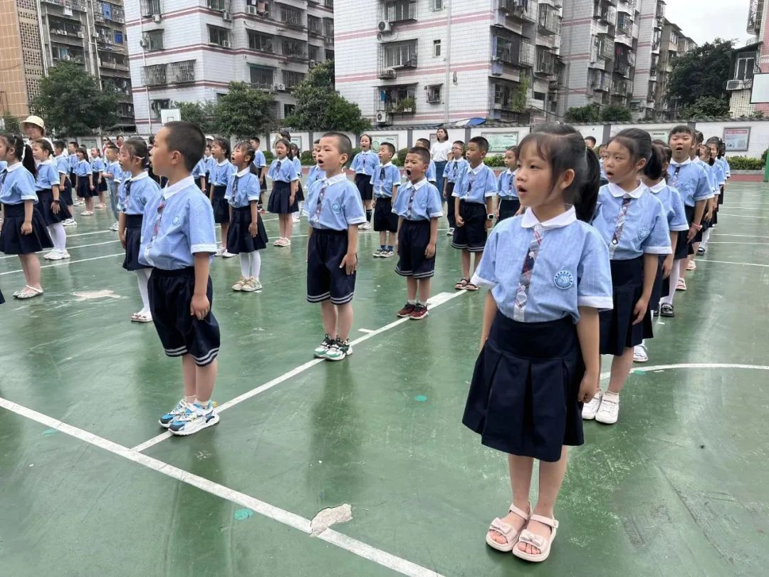 南充市西河路小学举行2022年庆"六一"暨少先队入队仪式