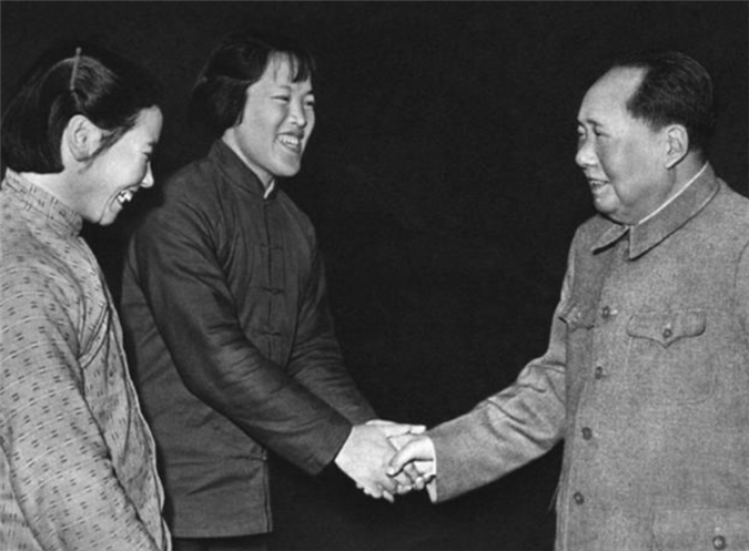 回顾李素文卖菜女工升为副国级晚年不当老板月薪200做工人