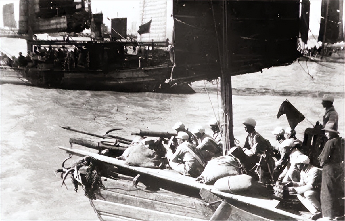 金门战役中指挥官鲍成被俘:一年后却被除党籍,晚年享县处级待遇