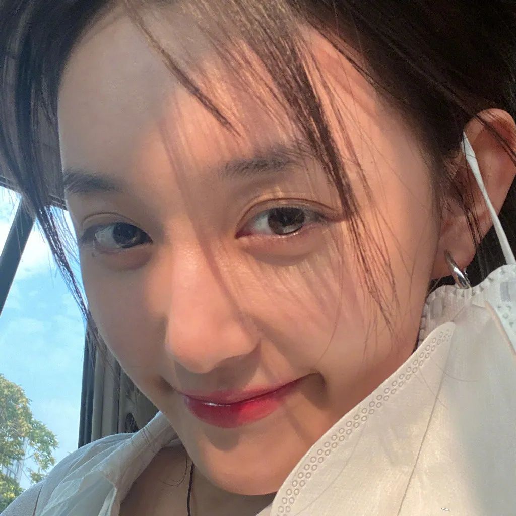 组图蒋依依可爱俏皮