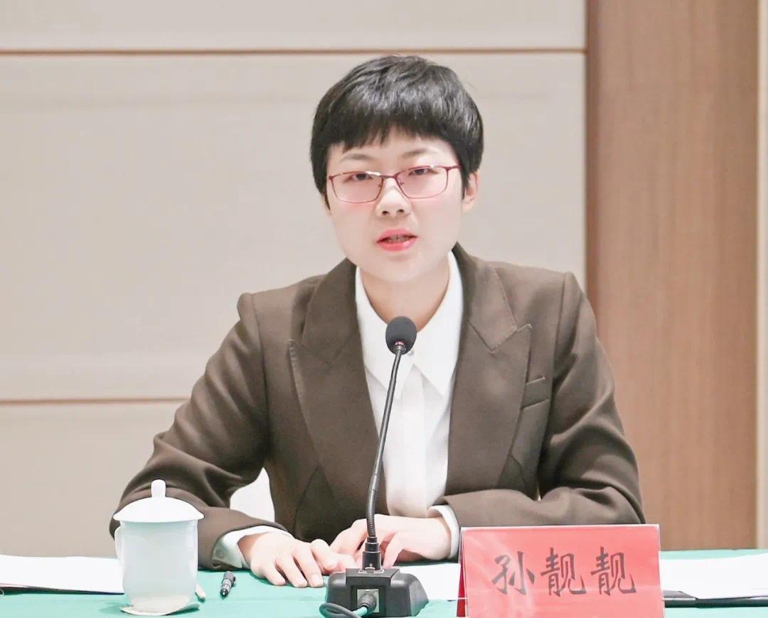 她,现任泰州姜堰区长,江苏最年轻的区长,毕业于南京中医药大学