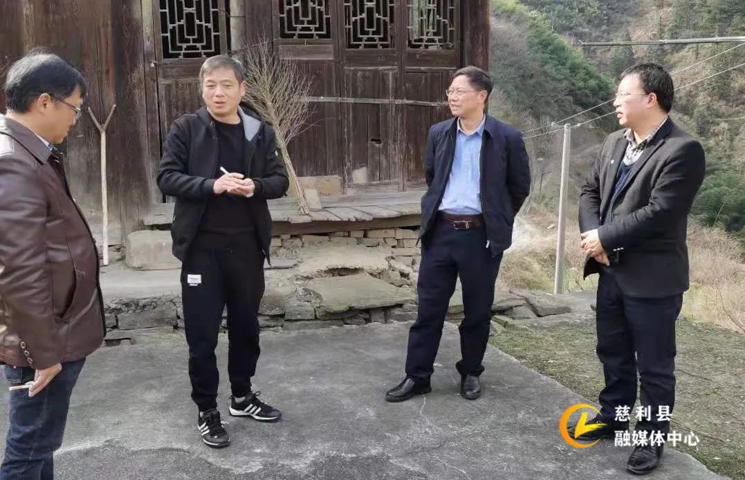 邱初开深入甘堰土家族乡督导复工复产工作