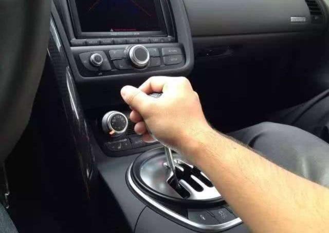 抢挡是什么意思?