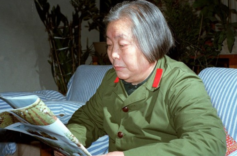 汪荣华19岁嫁44岁刘伯承生下7个孩子照顾病重的刘帅13年