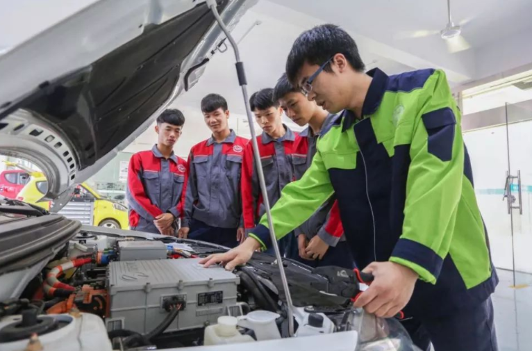 未来"香饽饽"的新工科专业,发展待遇很可观,年薪有望达到80万