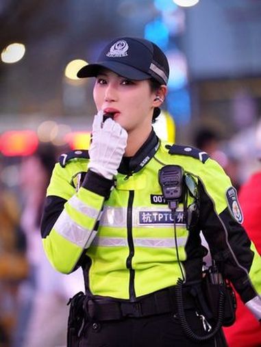 家人们学到没有,偷偷怼看可以逗佳佳开心哦,这个眼