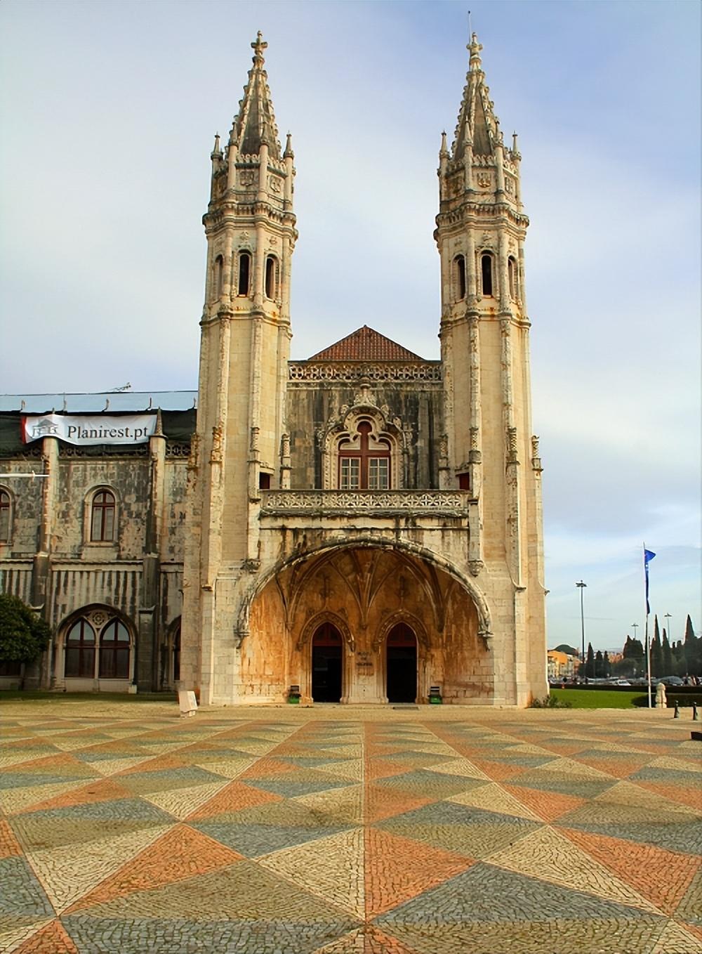 论历史上西方建筑风格与西文字体风格,这两者有什么关联?