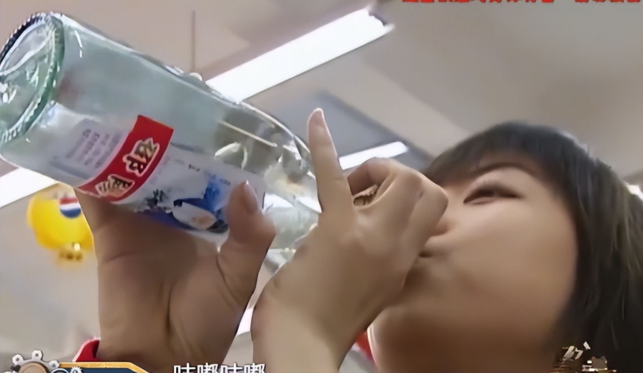 湖南女孩刘静"千杯不醉",喝酒像喝水,医生检查后发现原因