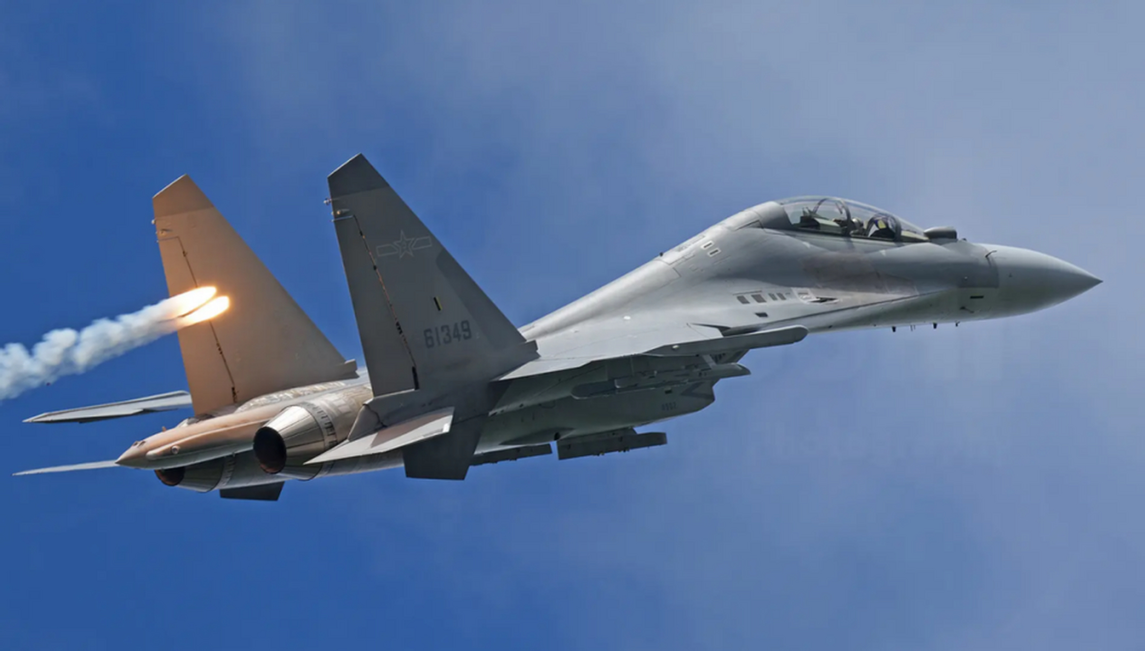 解放军对台战备巡航的力度还在加大,而台湾军方公开喊出了"反击"的