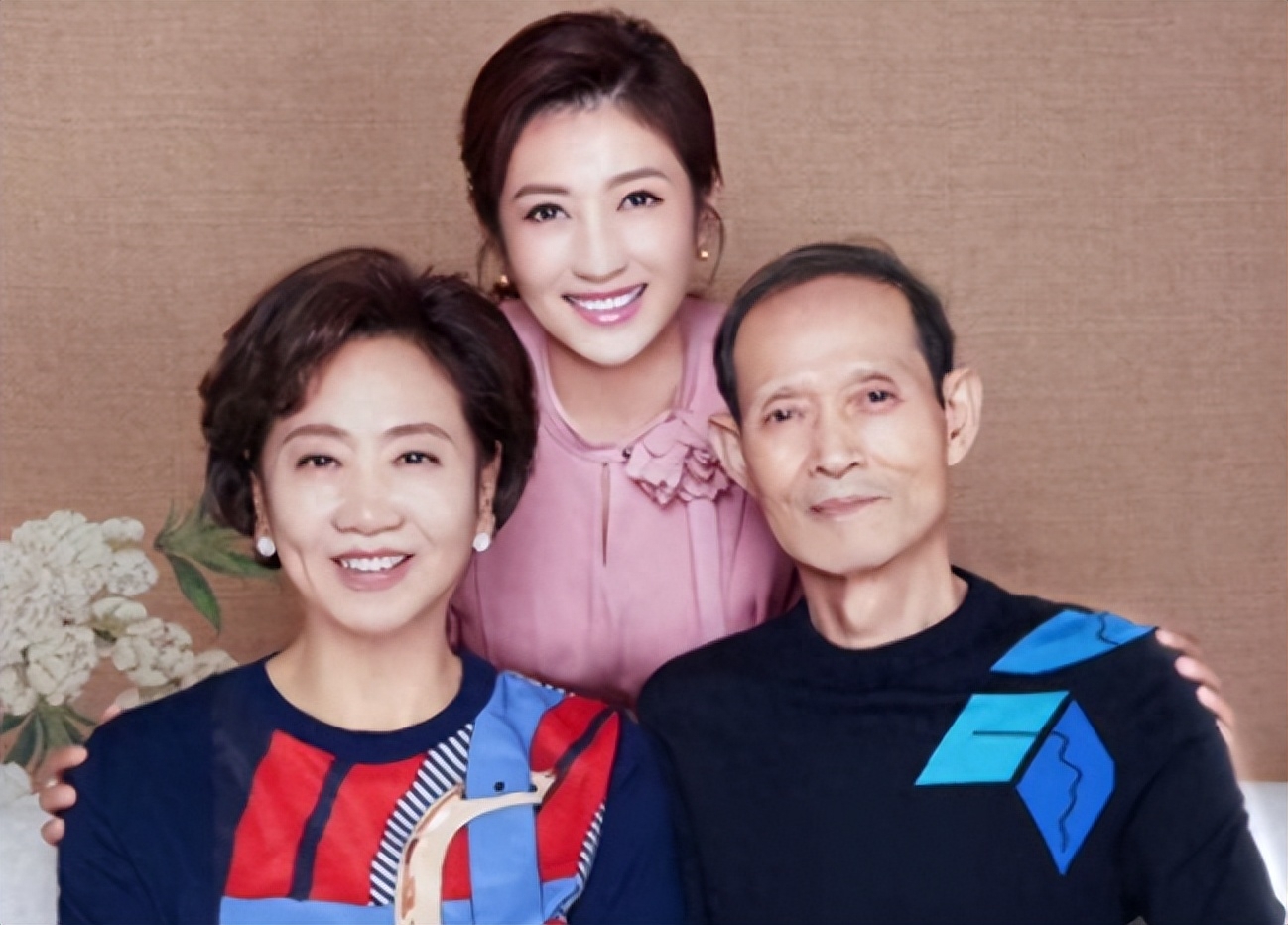 回顾主持人徐春妮我这辈子正确的决定就是为刚强生了个大胖小子