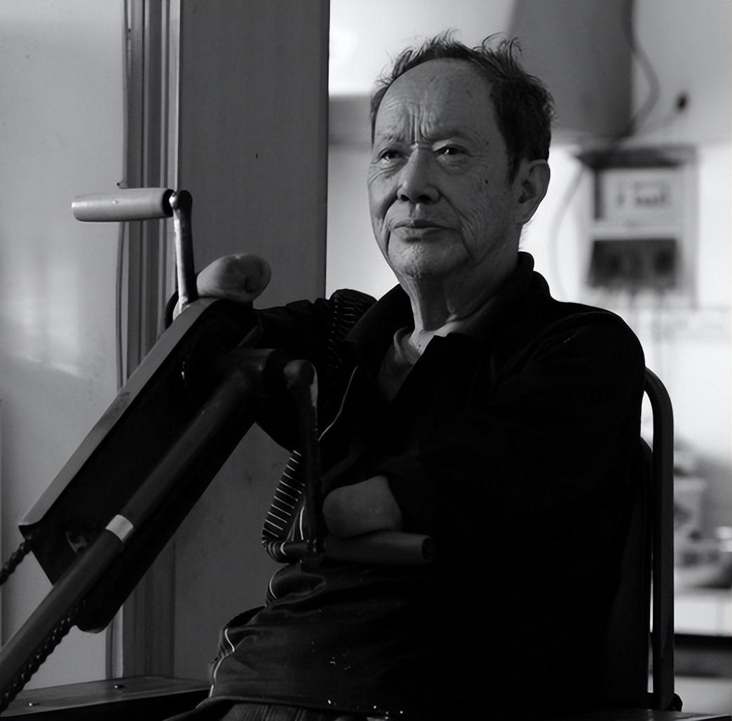 长津湖冰雕连幸存者,曾卧雪3天冻掉4肢,现如今的生活如何?