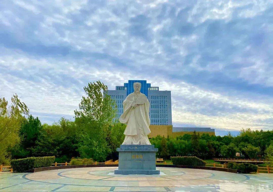 南阳理工学院:校园雕塑与石刻,你不知道的那些事?