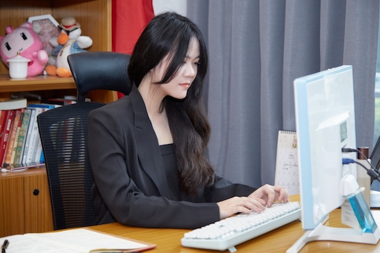 伊的家护肤达人季娜-千锤百炼造就专业出色