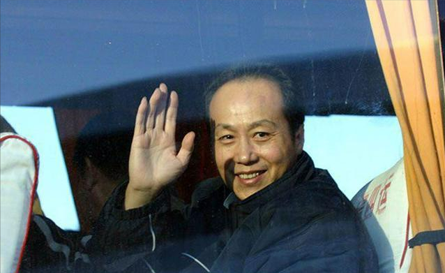 回顾罗京带病举奥运火炬48岁因癌去世4万多名观众送行