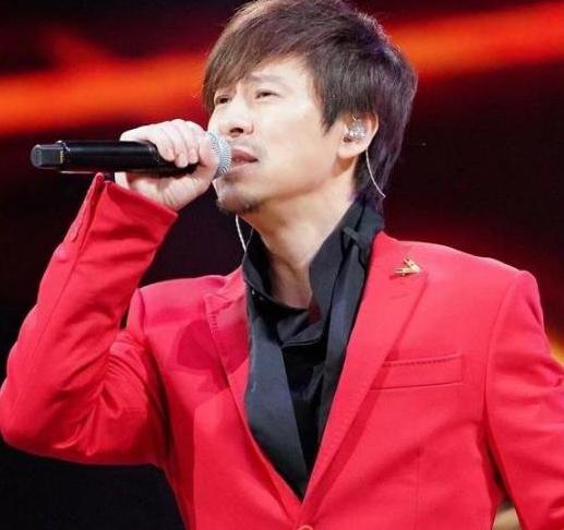 大约17年前,解晓东忽然"隐退乐坛",几经周折走出抑郁的他今怎样了