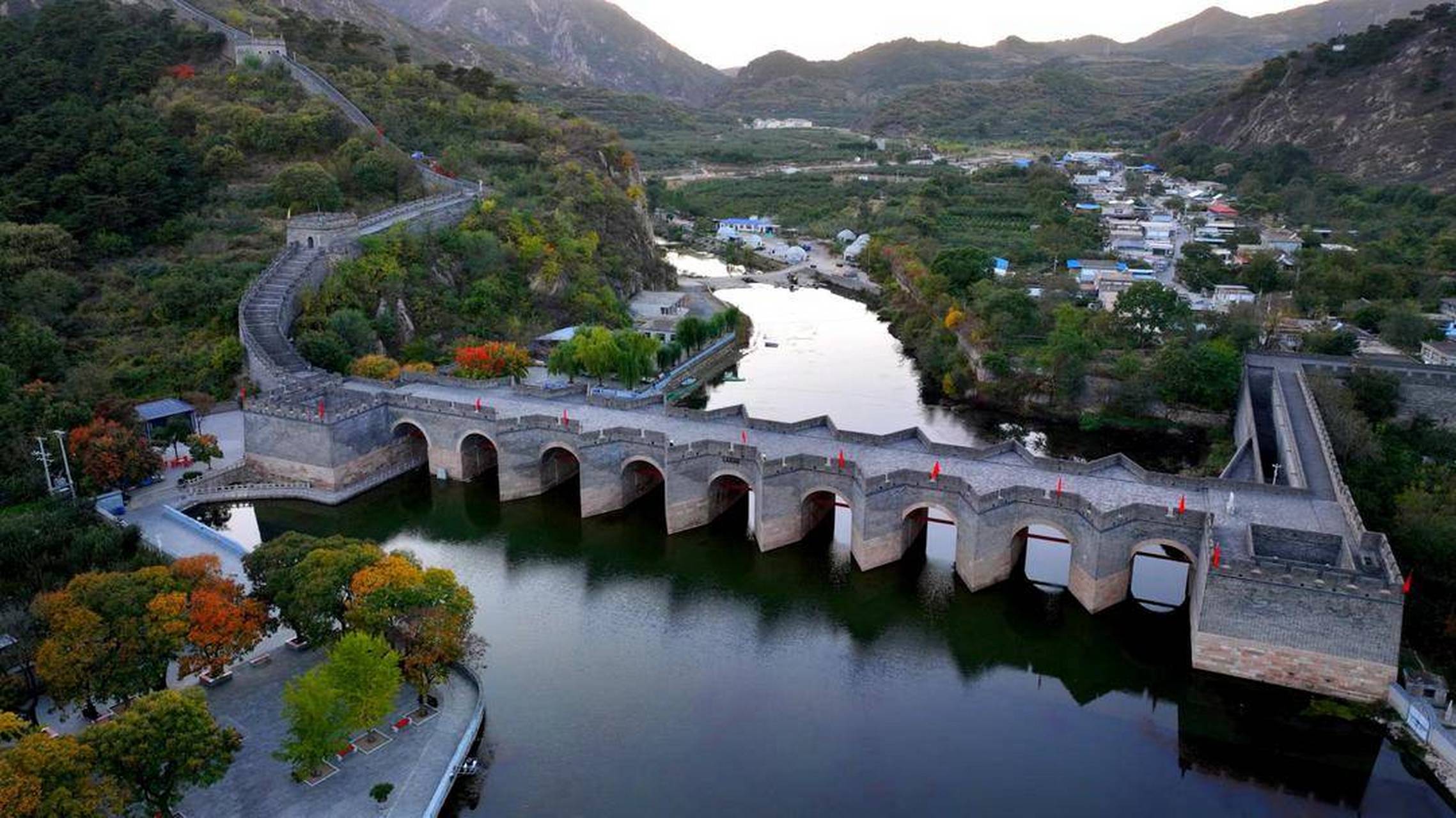 【深秋"飞阅"九门口水上长城】 10月下旬天气转凉,我省大部分地区进入