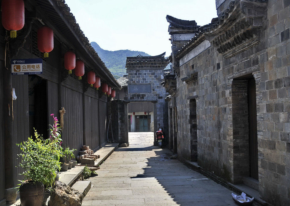 浙江的江南古镇,地处三省交界,建筑融合徽派建筑和浙派风格
