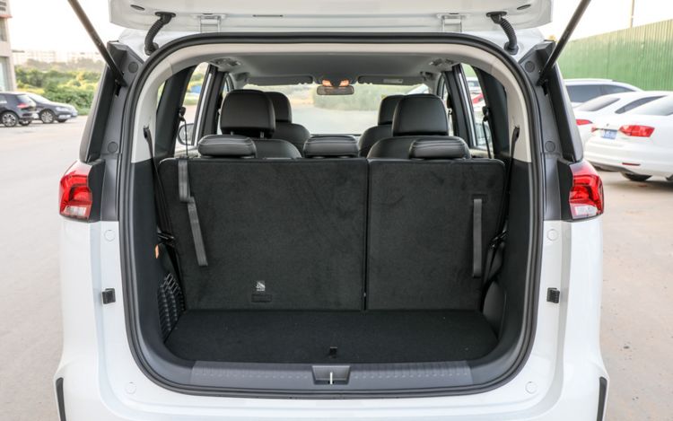 10万级mpv想要7座大后备箱这2款车型或许适合你