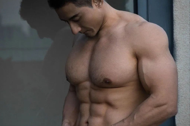 健身圈大佬张戈私照疯传!网友:这是我不花钱就能看的直男吗?