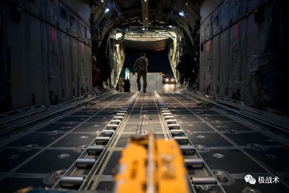 美军c130机组探秘丨武装