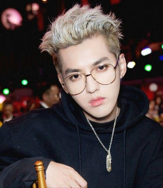 人设崩塌的明星加拿大人吴亦凡,还有机会反转都美竹吗?