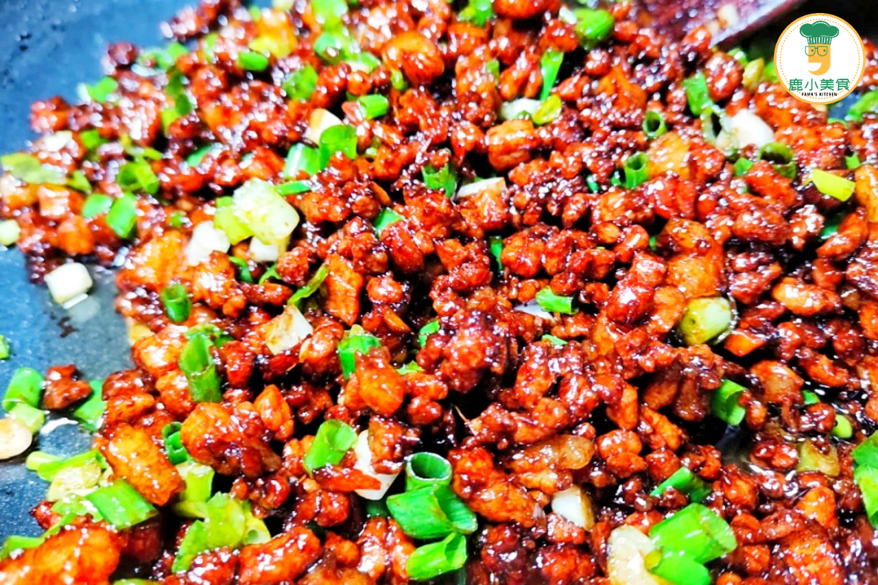 做酱肉包,酱肉馅调配谨记"3炒2拌1冻",酱浓肉嫩,满嘴留香