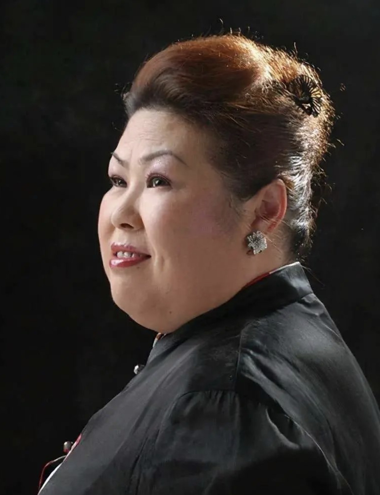 富婆专业户董立范当过瓦工被初恋骗钱58岁无人敢娶