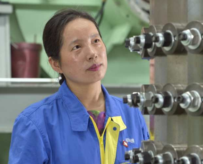 在中国的工程师群体中,普遍以男性居多,而学生时代的姜妍就读于化工