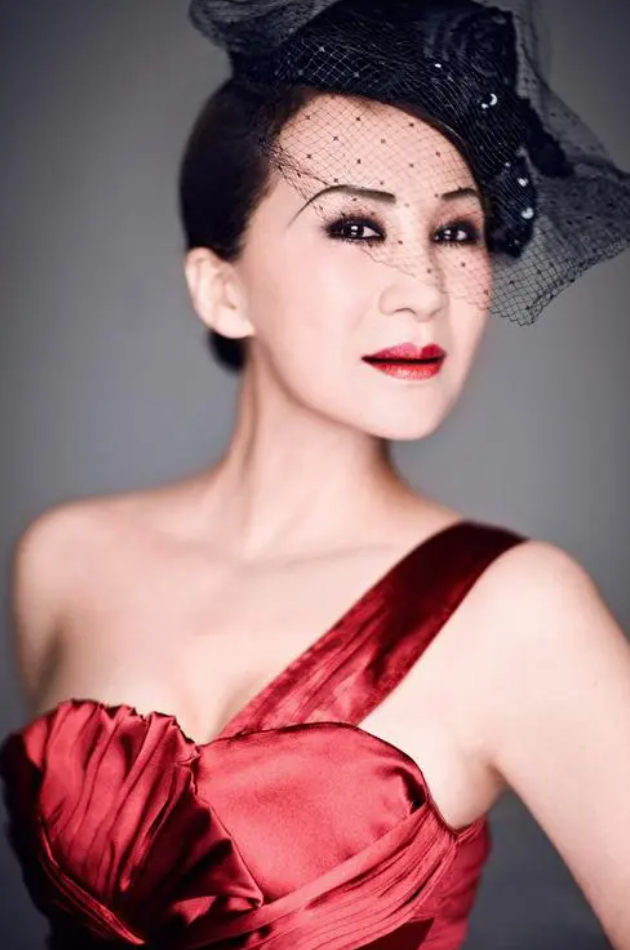 歌手郑绪岚:远嫁美国变落寞,45岁患病,47岁男友去世,至今未婚