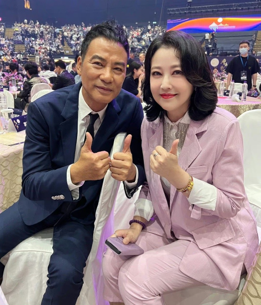 众星悼念周海媚,林家栋何家劲痛心不已,任达华谈其病情深表惋惜