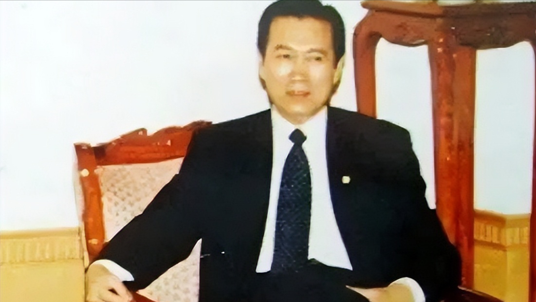 纪实:"双面巨贪"慕绥新:敛财千万,被两任妻子揭发,自食恶果