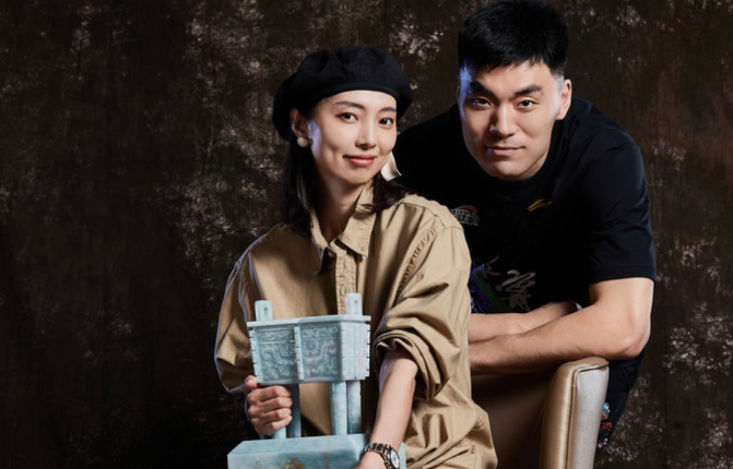 辽篮冠军写真出炉!杨鸣霸气比三,郭艾伦又缺席,太太团出镜