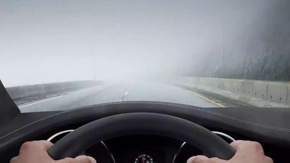 雾天能见度小于50米,应与前车保持多少米距离呢?