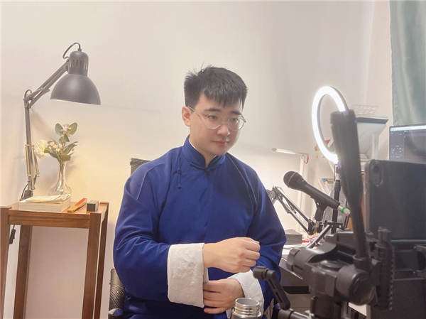 获央视点赞的抖音说书人吴浩然:靠直播打赏支撑梦想