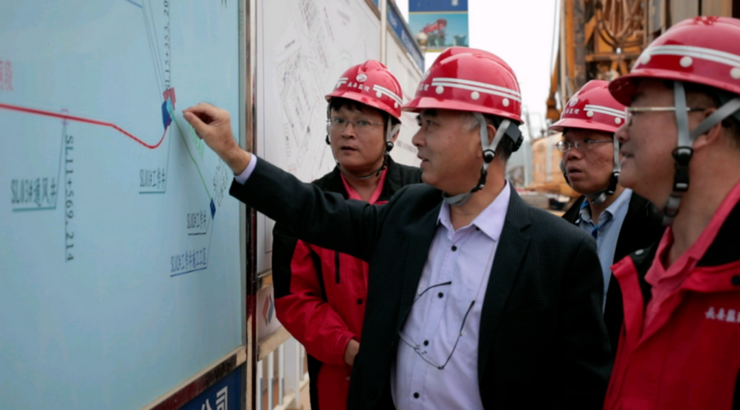 致敬大师|杨启贵:在一次次领跑中超越自我