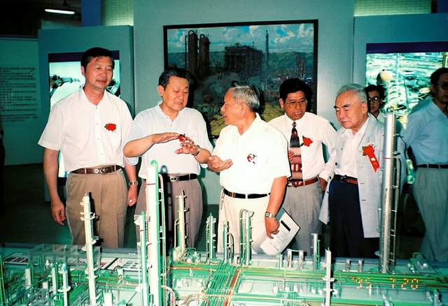 芮杏文:18岁入党,58岁任上海市委书记,78岁病逝,儿子成就非凡